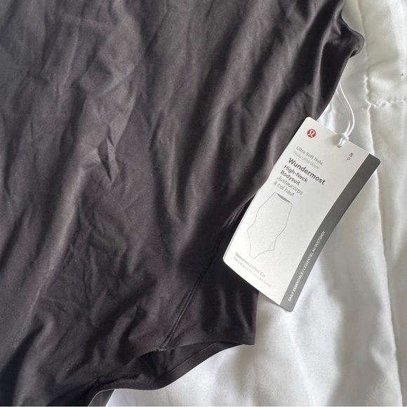 🆕🖤 Lululemon Wundermost Ultra-Soft Nulu High-Neck Sleeveless Bodysuit - Black - Picture 7 of 9